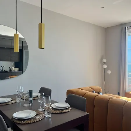 Center One Bedroom , & Sea View #15 Apartamento *